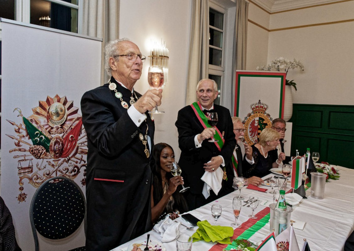 Ballenstedt, Schloss und Bernstein Schlosshotel, feierliche Investitur 2023 des Askanischen Hausordens Albrecht der Br im 950. Jahr der urkundlichen Ersterwhnung Ballenstedt
                    
Urheberrechte © Jrgen Meusel,
Tel.: 039483/ 95951 oder 01702445977,
Mail: meusel-foto@t-online.de,
Verffentlichung nur mit Urhebervermerk "Foto: Jrgen Meusel",
Belegexemplar erbeten. Es gelten meine AGB lt. Bundesanzeiger
Nr. 194 in der Fassung vom Oktober 2004.
Lieferant des Herzogs von Anhalt