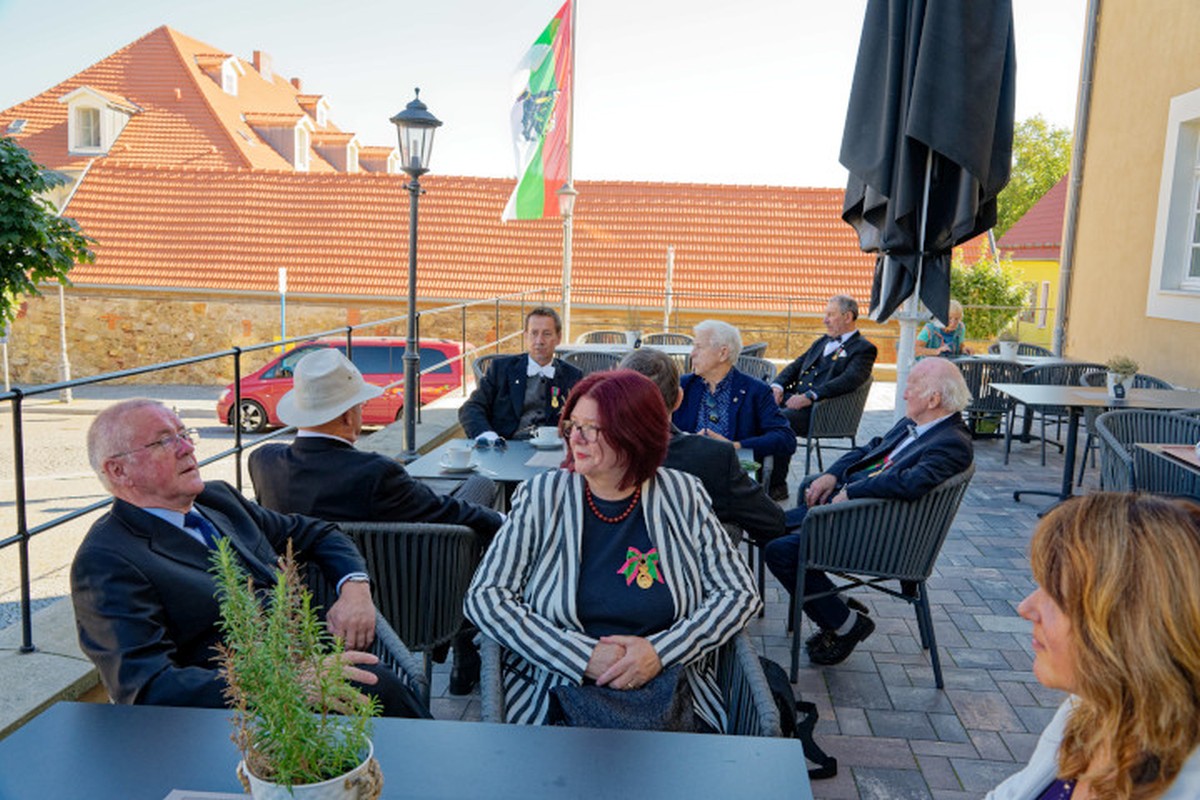 Ballenstedt, Schloss und Bernstein Schlosshotel, feierliche Investitur 2023 des Askanischen Hausordens Albrecht der Br im 950. Jahr der urkundlichen Ersterwhnung Ballenstedt
                    
Urheberrechte © Jrgen Meusel,
Tel.: 039483/ 95951 oder 01702445977,
Mail: meusel-foto@t-online.de,
Verffentlichung nur mit Urhebervermerk "Foto: Jrgen Meusel",
Belegexemplar erbeten. Es gelten meine AGB lt. Bundesanzeiger
Nr. 194 in der Fassung vom Oktober 2004.
Lieferant des Herzogs von Anhalt