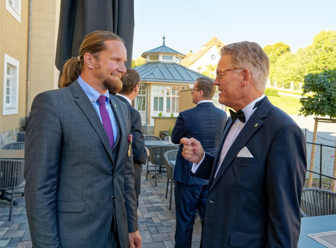 Ballenstedt, Schloss und Bernstein Schlosshotel, feierliche Investitur 2023 des Askanischen Hausordens Albrecht der Br im 950. Jahr der urkundlichen Ersterwhnung Ballenstedt
                    
Urheberrechte © Jrgen Meusel,
Tel.: 039483/ 95951 oder 01702445977,
Mail: meusel-foto@t-online.de,
Verffentlichung nur mit Urhebervermerk "Foto: Jrgen Meusel",
Belegexemplar erbeten. Es gelten meine AGB lt. Bundesanzeiger
Nr. 194 in der Fassung vom Oktober 2004.
Lieferant des Herzogs von Anhalt