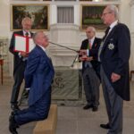Ballenstedt, Schloss, Der askanische Hausorden Albrecht der Bär hatte aus Anlass des 80. Geburtstags des Großmeisters, Prinz Eduard von Anhalt, auf Schloss Ballenstedt eingeladen. Gast war auch Sachsen-Anhalts Ministerpräsident Rainer Haseloff. In der Schlosskirche wurden verdienstvolle Bürgerinnen und Bürger, die das herzogliche Haus unterstützen und kulturelle wie gesellschaft-liche Aufbauarbeit für das Land leisten, bei der feierlichen Investitur vom Großmeister zur Dame und zum Ritter geschlagen.
Foto: Till Schicker aus Quedlinburg wird von Prinz Eduard von Anhalt zum Ritter geschlagen.
v.l.n.re.: Ordensschatzmeister Karl-Heinz Meyer, Till Schicker, OrdensKanzler Alexander von Bismarck, Prinz Eduard von Anhalt
                    
Urheberrechte © Jürgen Meusel,
Tel.: 039483/ 95951 oder 01702445977,
Mail: meusel-foto@t-online.de,
Veröffentlichung nur mit Urhebervermerk "Foto: Jürgen Meusel",
Belegexemplar erbeten. Es gelten meine AGB lt. Bundesanzeiger
Nr. 194 in der Fassung vom Oktober 2004.